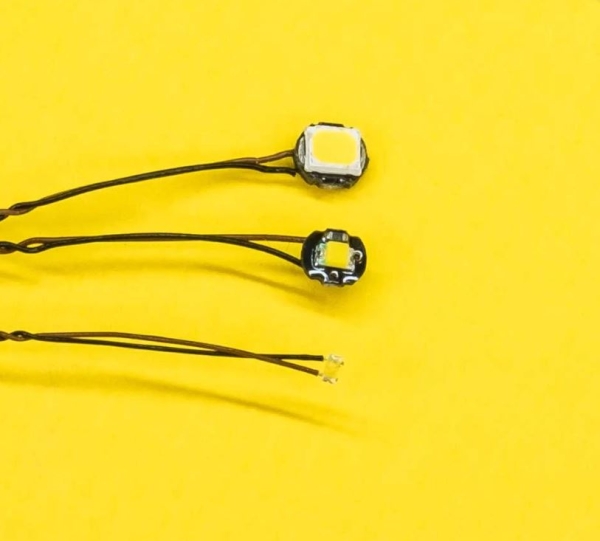 4x KALTWEIßE LARGE LED mit 15 cm Verbindungskabel